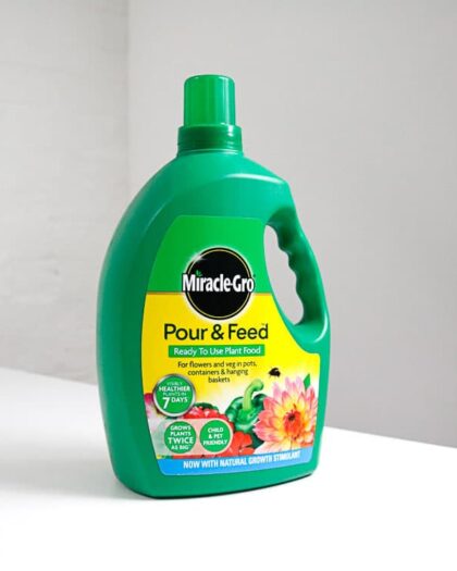 miracle-gro pour feed 3L